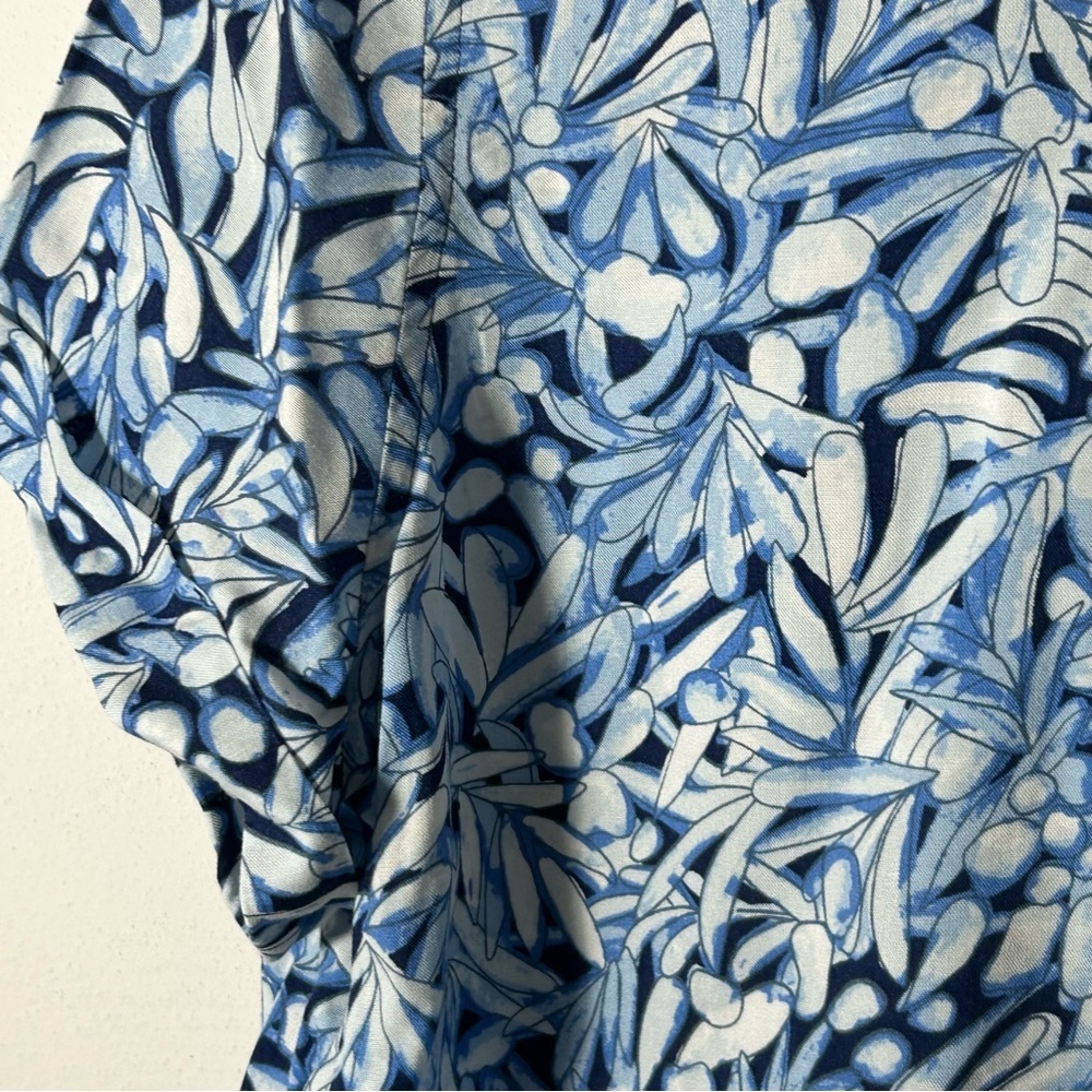 Croft & Barrow Blue and Short Sleeve Button White Leaf Pattern Shirt Size L NWT - Picture 5 of 10